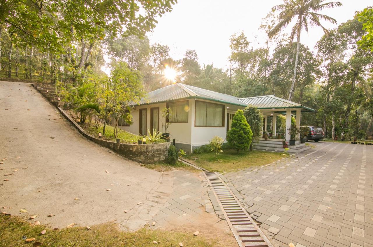 Rockville Hotel Sultan Bathery Bagian luar foto