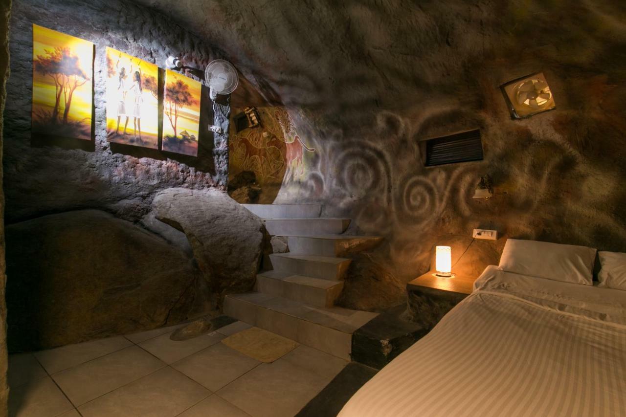 Rockville Hotel Sultan Bathery Bagian luar foto