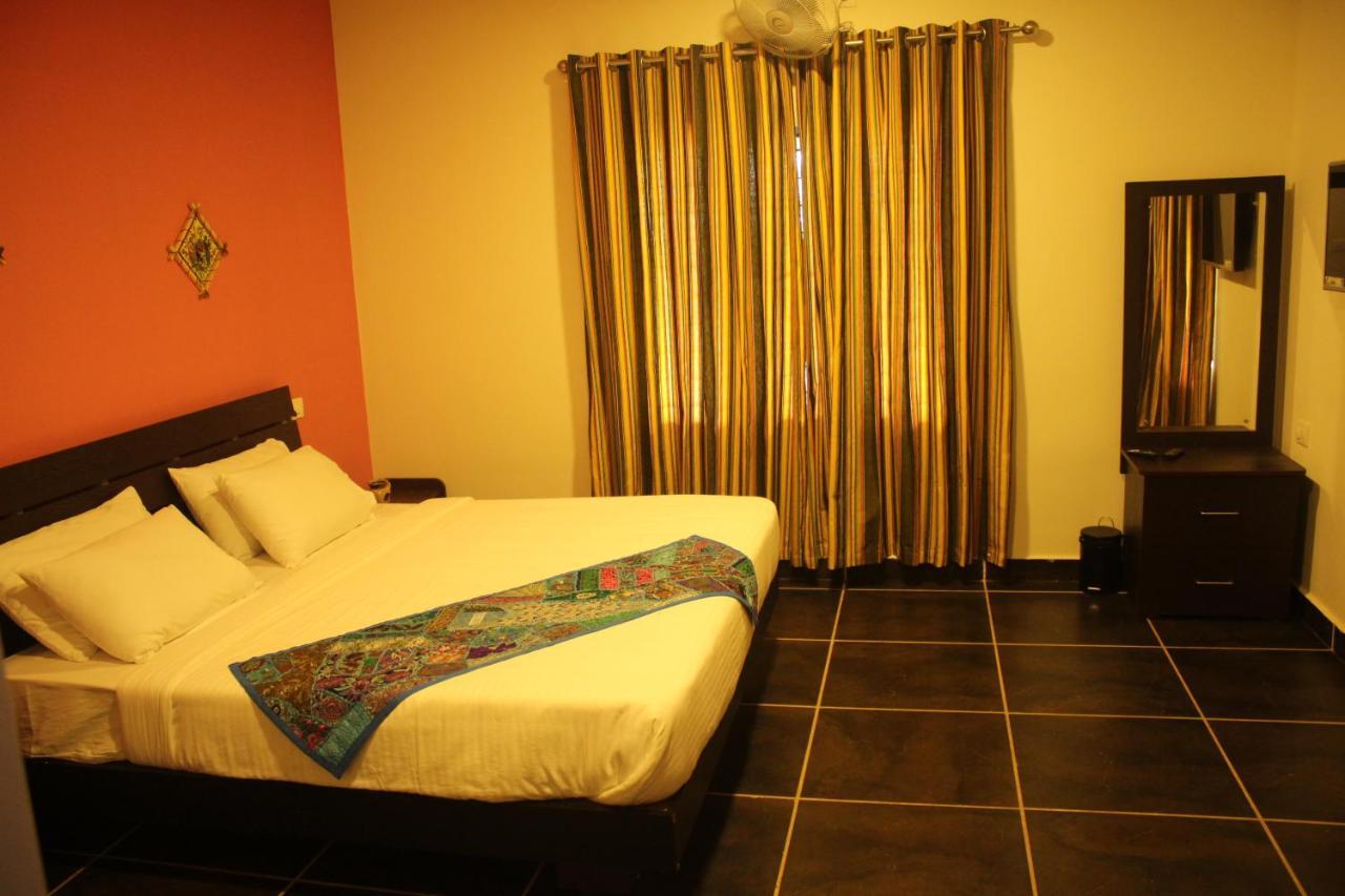 Rockville Hotel Sultan Bathery Bagian luar foto